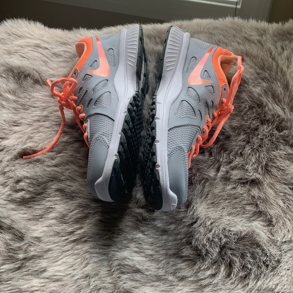 Nike - Picture 3 of 7